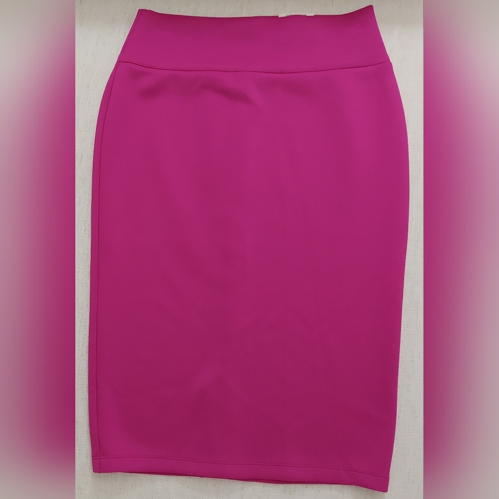 Magenta/Hot Pink INC International Pencil Skirt.  Size Small.  SK-505